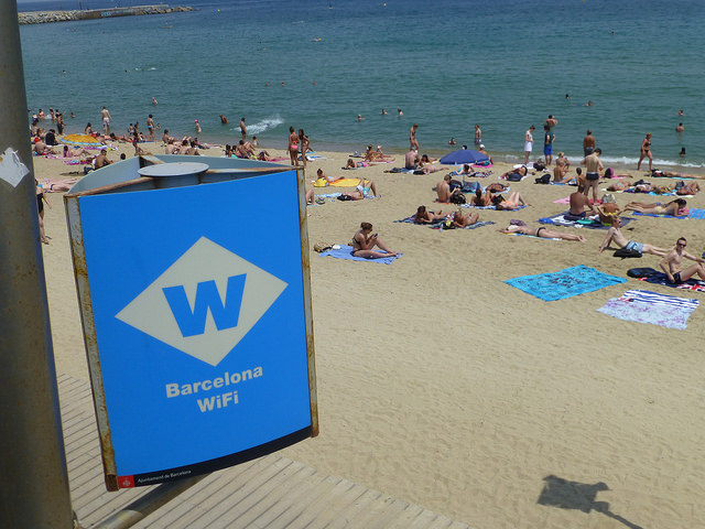 На всех пляжах Барселоны появится бесплатный Wi-Fi