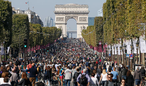 1443424172_champs.without.cars.cover.afp