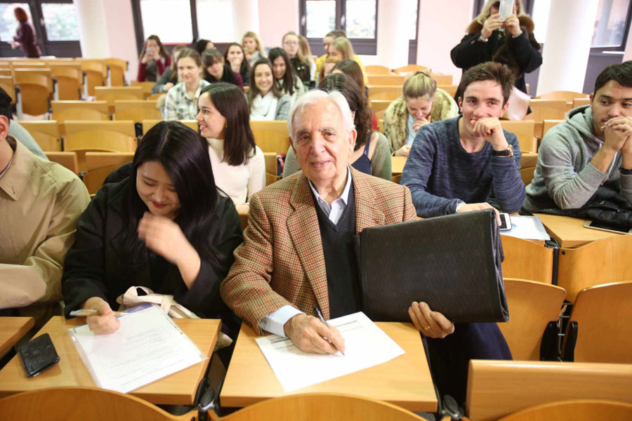 В итальянский университет поступил 80-летний студент из Испании