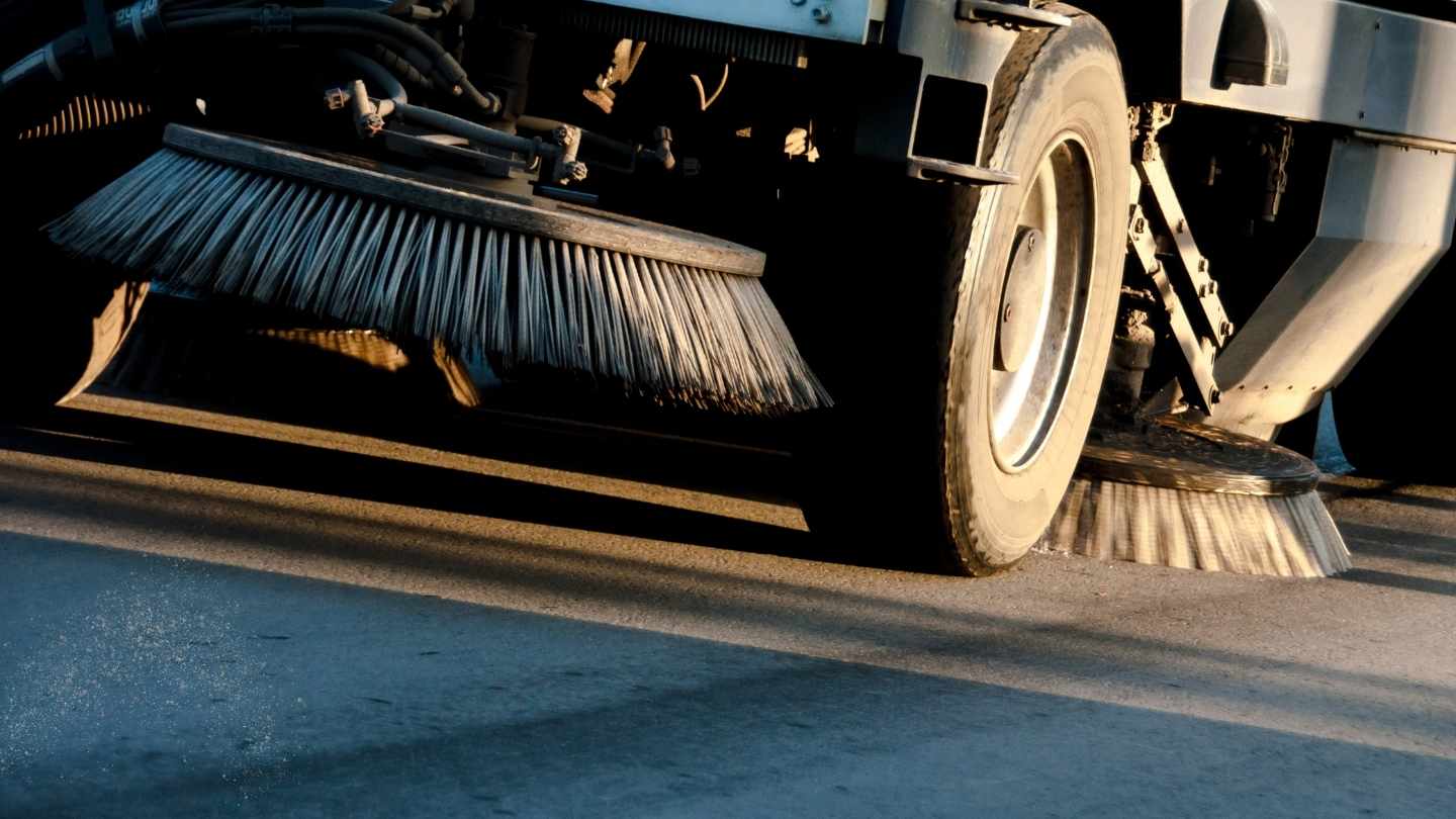 Amsterdam-Switches-to-Eco-Friendly-Cleaning-Vehicles