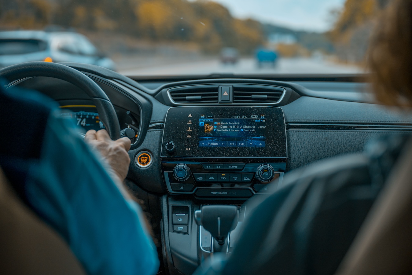 Бельгия просит ЕС обязать всех автопроизводителей устанавливать радио в новых машинах — в том числе и ради свободы слова