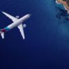 Один из лайнеров Airbus A320 авиакомпании Eurowings в полете над морем — перевозчик нанесет имена обычных людей на четыре таких самолета.